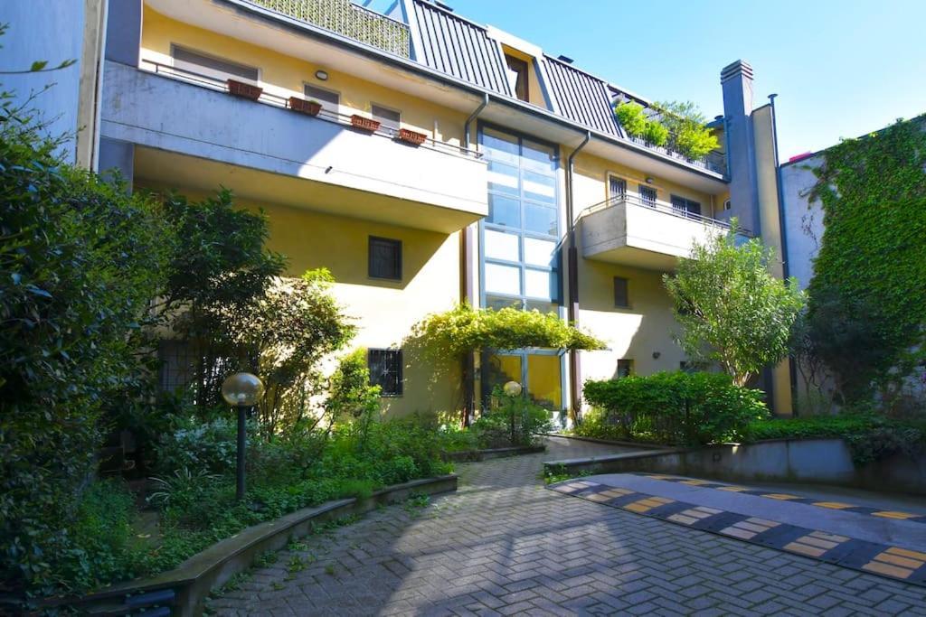 Apartmán Bocconi Fond Prada Ieo Spettacolare Attico Con Terrazzo Milán Exteriér fotografie